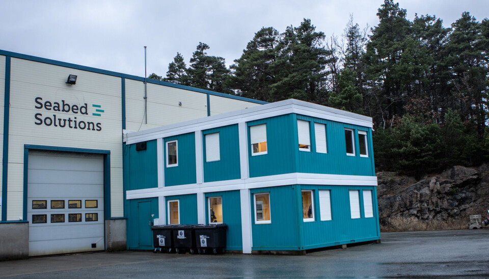 Søgne-bedriften hadde planlagt utvidelser og nyansettelser etter at et bredt flertall på Stortinget i 2023 gikk inn for leting etter havbunnsmineraler. Bystyret har godkjent en reguleringsplan for at bedriften får utvide seg, men nå har SV sørget for at satsingen settes på vent.