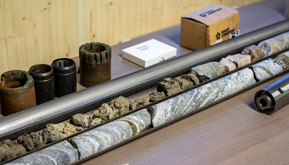 Det er disse steinene det strides om. Stein som dette inneholder mineraler som kan generere 180 milliarder kroner årlig og skape 21 000 arbeidsplasser, i følge en rapport fra Rystad Energy