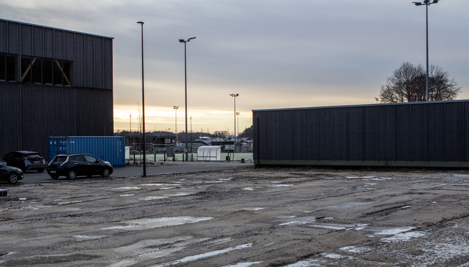 Her vil kommunen bygge nytt uteområde ved Tangvall skole dersom ungdomskolene samlokaliseres. Området er ikke mulig å se fra skolebygningen, og vil ligge et godt stykke fra skolebygningen.