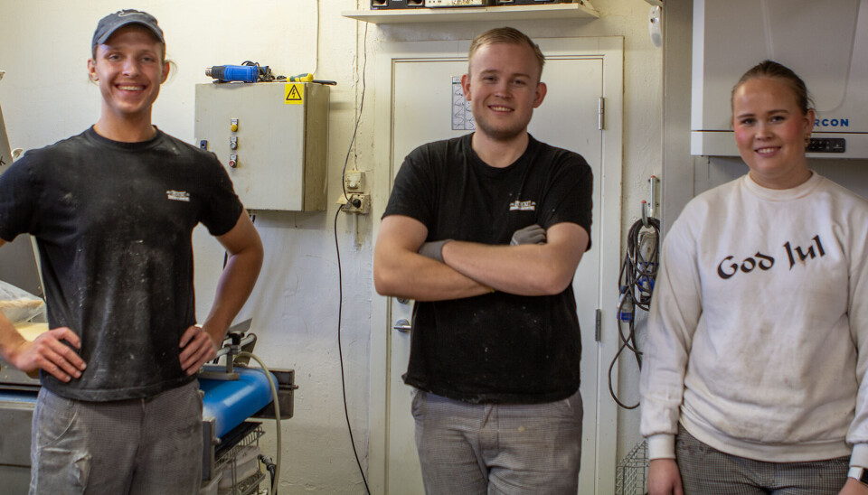 Lars, Martin og Emilie er på jobb klokken 06.00 hver morgen for å sørge for at utsalgsstedene har ferske bakevarer hver dag.