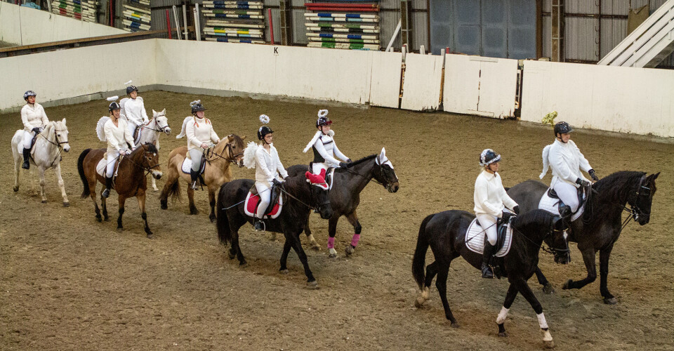 Søndag arrangerte Kristiansand og Søgne rideklubb juleshow i samarbeid med Åros ridesenter.