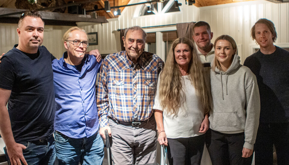 Gjengen som inviterer til julekveld på Høllen Brygge: Fra venstre Hallgeir Hansen, Kjell Inge Andersen, Arne Fardal, Unni Pettersen, Thomas Langfeldt, Madelen Hatlestad og Steffen Fardal
