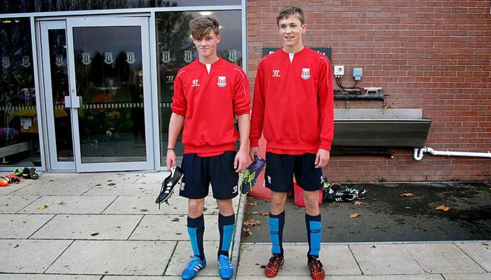 Hans Robin «Hansi» Enoksen og Philip Aukland (t.h) var som 16 åringer på prøvespill i den daværende Premier League klubben Stoke