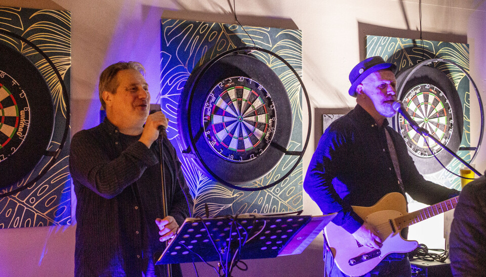Geir og Philip sørget for god stemning på XO pub på Tangvall.