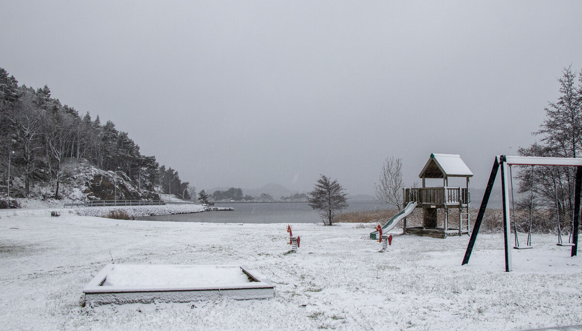Sludd og snø med overgang til regn
