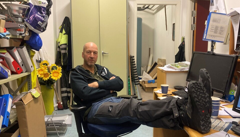 Audun fra vakmesterkontoret sitt i kjelleren under lokalene til «banken» på Tangvall.