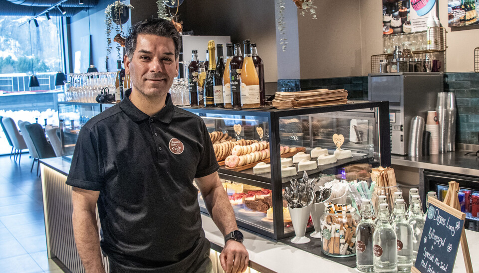 Samad Ismail på Devens cafe er klar til å servere spennende retter til alle gjester.