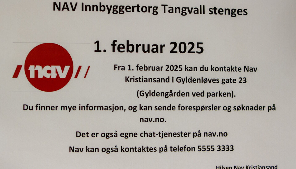 Beskjed om stengt NAV-kontor er hengt opp ved inngangen i innbyggertorget