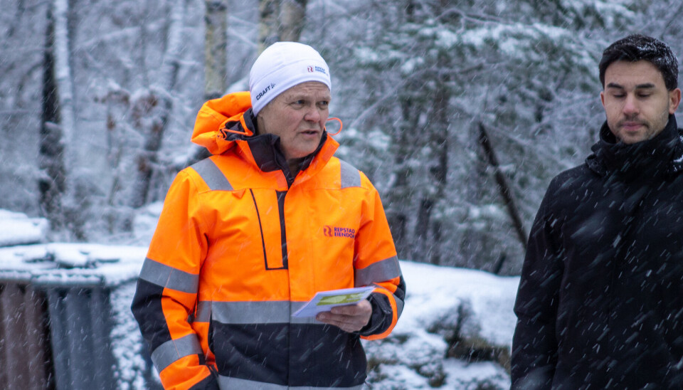 Ole Johan Bueklev i Repstad Eiendom. Til høyre står en representant fra Trollvegg AS som har utarbeidet søknaden på vegne av utbygger.