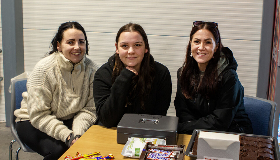 Cathrine Simonsen, Aimee Tønnessen og Christina Magnussen stiller gledelig opp som kioskansvarlige.