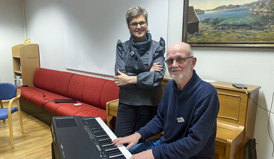 Håkon Bjorå, pianist i koret, Reidun Borøy, dirigent i koret