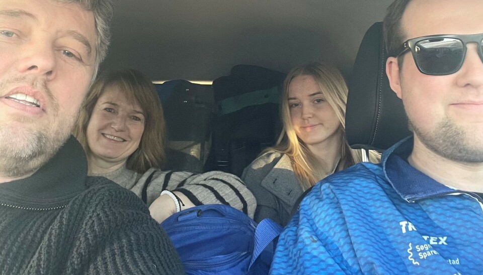 «Familietur» til Landskytterstevnet innendørs, fra venstre: Tor Harald Lund, Mette E. Finnestad Lund, Caroline Finnestad Lund og Andreas Finnestad Lund