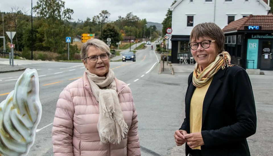 Randi Føreland Hansen(t.v) og Beth Repstad har sammen med Lunde velforening i en årrekke kjempet for tryggere skolevei på Lunde.