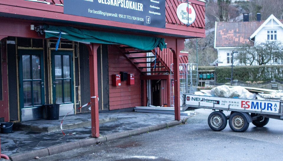 Butikkjeden Snarkjøp skal etablere seg i Høllen. Nå pusses butikklokalene opp