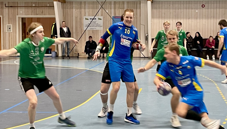 Frode Utvaag sperrer frem toppscorer Sindre Breland.