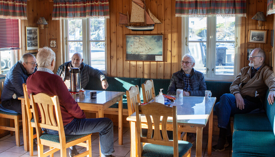 En talefør og ivrig gjeng på Shanty`en i Høllen. Her er meningene klare og tydelige
