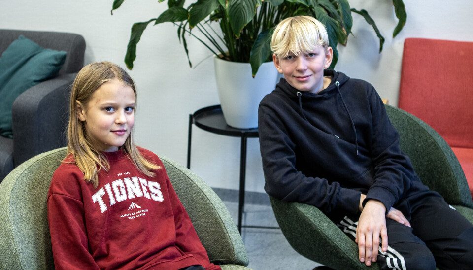 Vilde Esperås og Herman Knutsen varslet kamp for å bevare Rosseland skole. Kampen er fortsatt ikke over