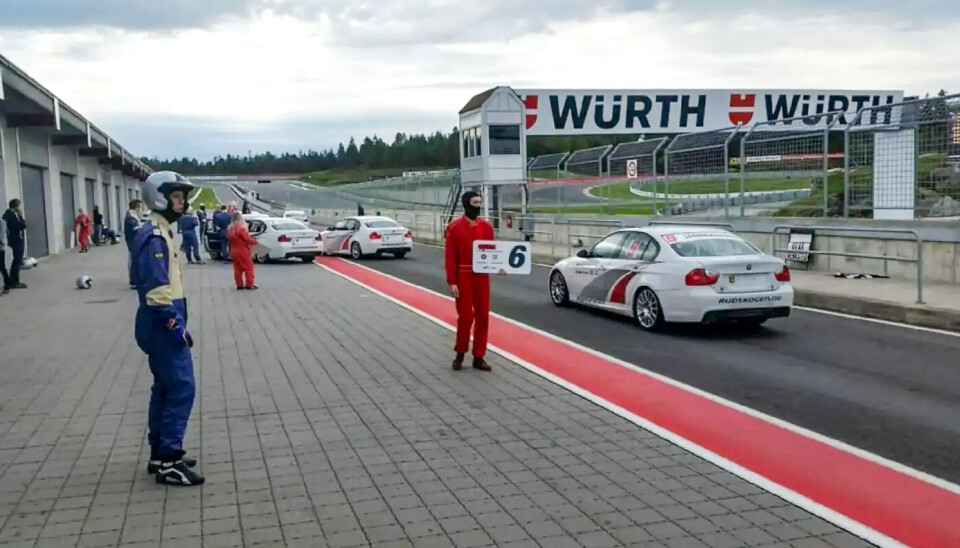 BMW er byttet ut med Porsche når ungdom som gjennomfører ungdomsprosjektet får kjøre på Rudskogen motorsportsenter.