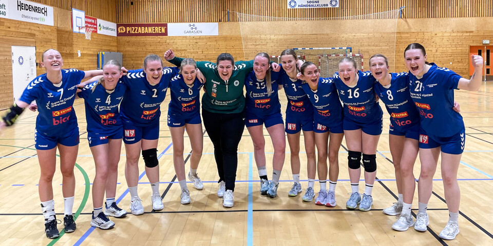 Fornøyde Søgne-spillere jubler for storseier.