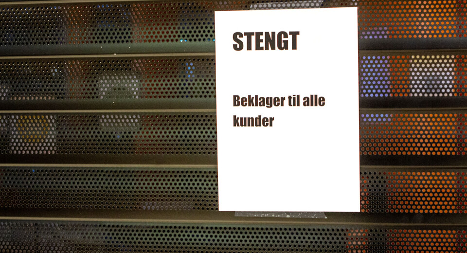 Mørklagt butikk og stengte dører i butikken Billy på Tangvall Arena fredag kveld.