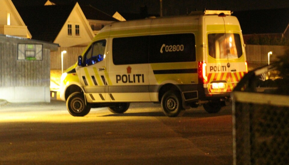 Politiet tilstede i skolegården ved Nygård skole