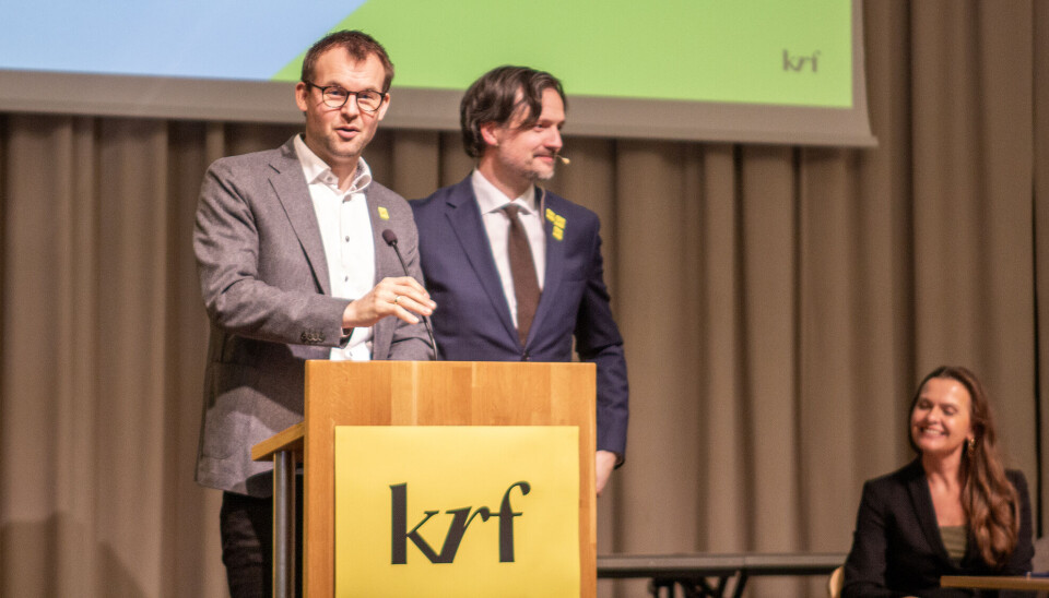 Topptungt fylkesårsmøte: Tidligere partileder i KrF, Kjell Ingolf Ropstad sammen med nåværende partileder, Dag Inge Ulstein. Til høyre sitter partiets nestleder og toppkandidat i Agder, Jorunn Gleditsch Lossius.