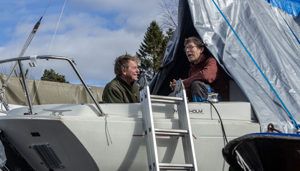 Arild Nielsen (t.v) og Tor Idar Bjørneseth benyttet lørdagen til båtpuss