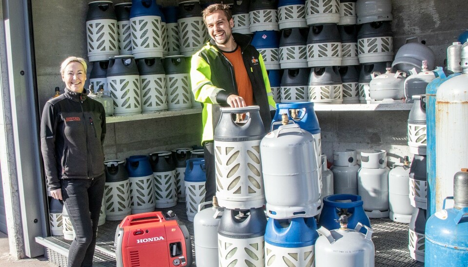 Ingvill Frustøl og Fredrik Klungland ved Sør-Tre melder om rekordsalg av beredskapsvarer