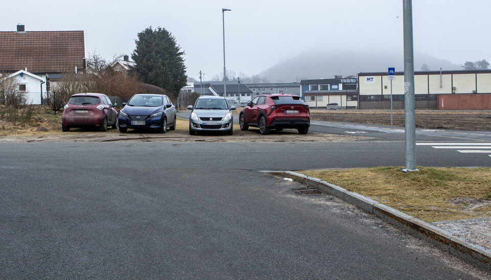 Ved flere anledninger er det observert parkerte biler i siktsonen til gang- og sykkelveien ved Nygård skole
