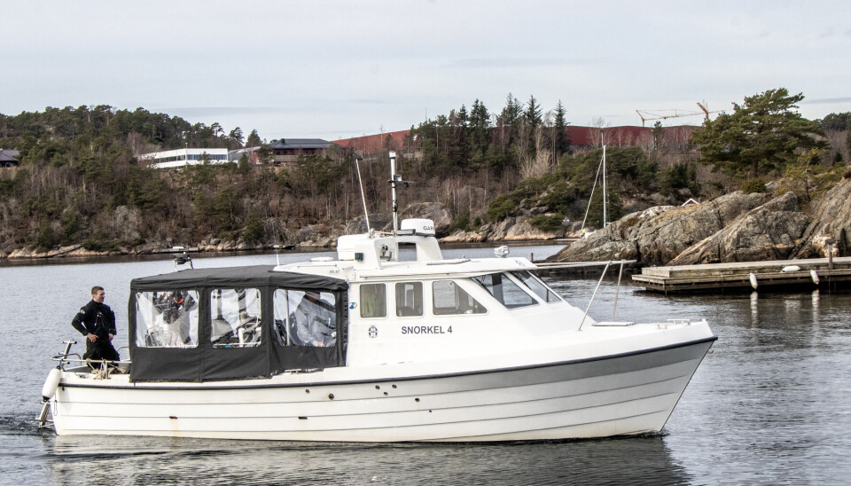 Snorkel 4 med mannskap på vei til Høllebrygga etter vrakfunnet onsdag.