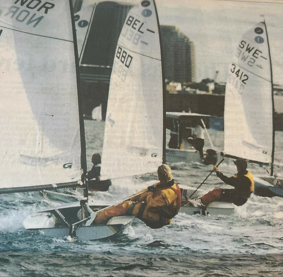 Camilla er nærmest og seiler for Norge