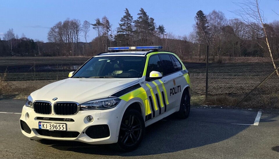 I skogsområdet ned mot elven ved Linnegrøvan fant fire unge gutter en skarp granat som sannsynligvis stammer fra andre verdenskrig søndag kveld. Forsvaret har fjernet granaten for å detonere den.