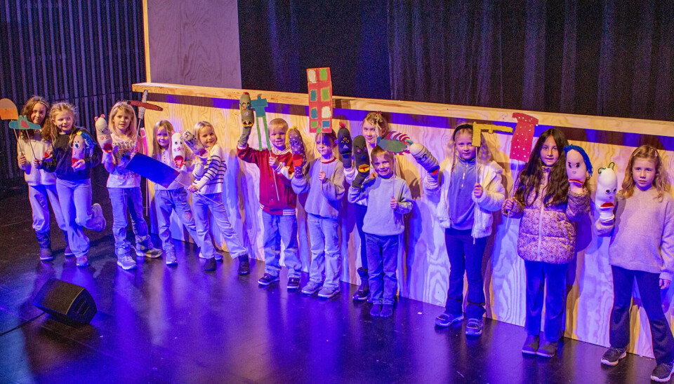 Elever fra kulturskolens tilbud for 2.klassinger fikk i fjor sitt første møte med kulturskolen Knuden da barna fremførte et dukketeater.
