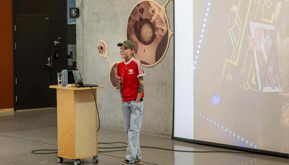 Ingeborg Senneset fikk elever ved Søgne videregående skole til å sitte helt stille i 45 minutter.
