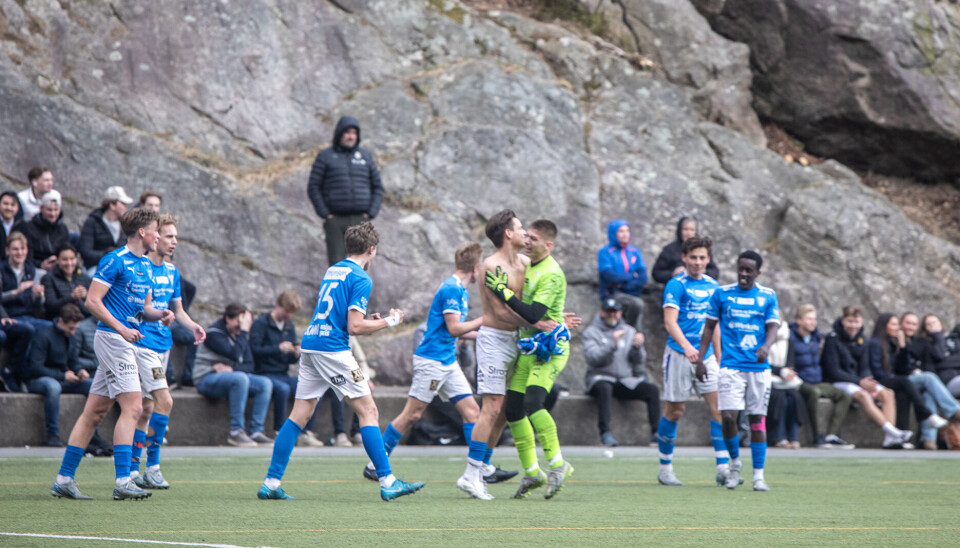Jens Drange Karlsen har nettopp punktert NM-kampen mot Start med sin flotte 4-2 scoring fra rundt 30 meter.