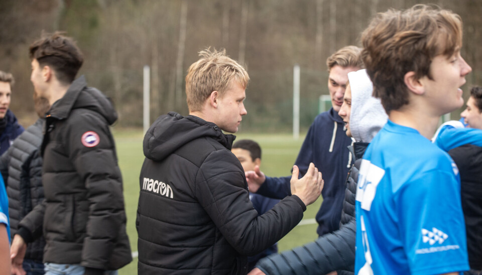 Start-spiller Jonas Seim var tilstede på kampen som publikum for å se sine tidligere lagkamerater knuse hans nye lagkamerater. Seim er antakeligvis i kamptroppen til Starts A-lags cupkamp mot Våg til lørdag.