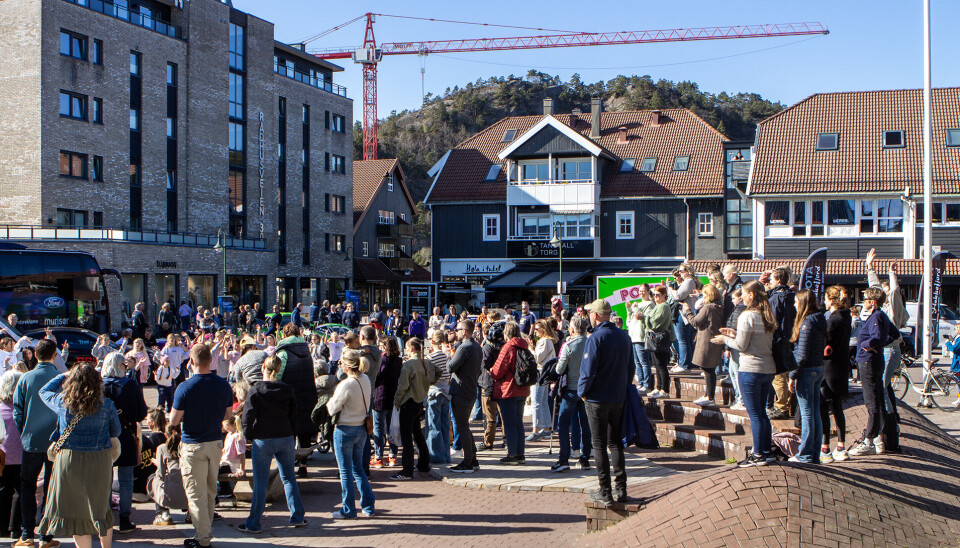 Folksomt på Tangvall lørdag ettermiddag