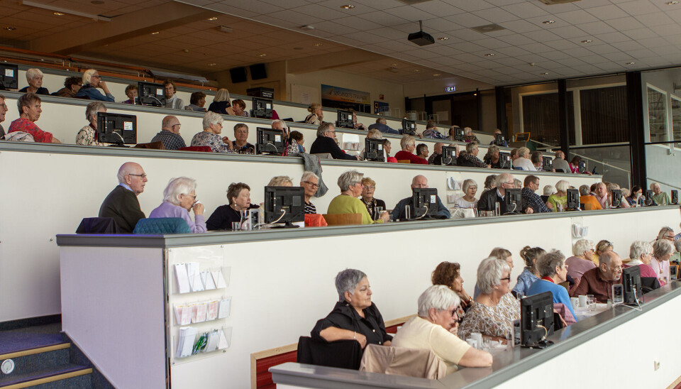Totalt 113 seniordansere fra ulike foreninger i Grimstad, Kristiansand, Søgne, Marnardal, Kvinesdal, Lyngdal/Farsund var samlet i travparken.