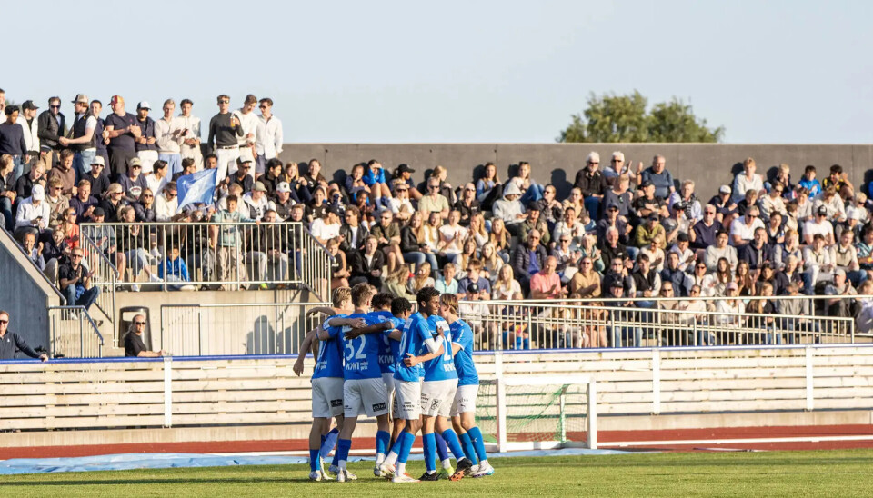 Tribunene var fulle på Søgne stadion da hjemmelaget slo Vigør i 3. runde av NM. Nå får publikum sjansen til å følge laget også i fredagens kamp i Skien.
