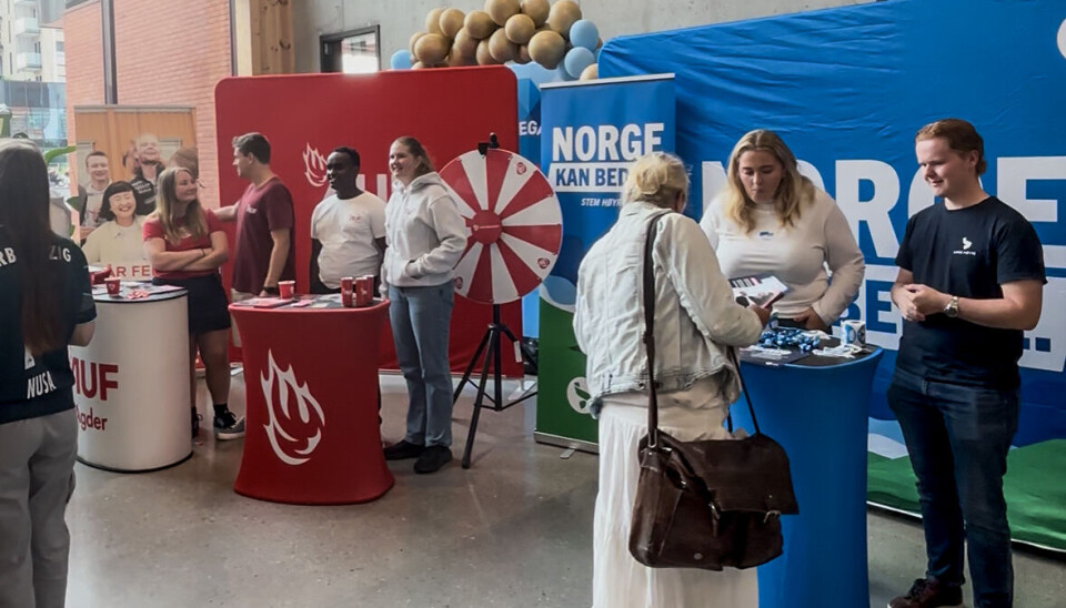Partiene hadde stilt opp stands både før og etter debatten
