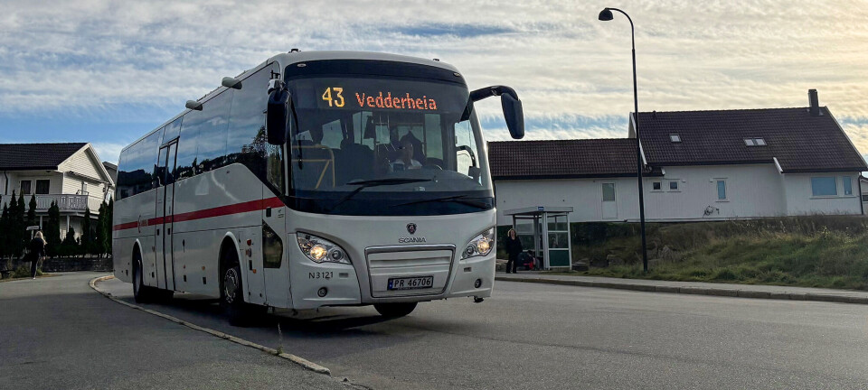 Reagerer på nye bussruter: – Helt håpløst