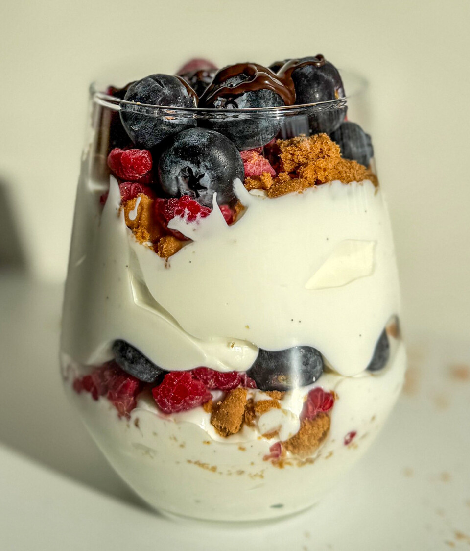 Yoghurt- og bærdessert med Biscoff